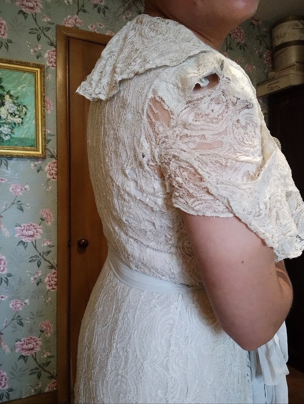 1930s Lace Dressing Gown - Picture 11 of 13
